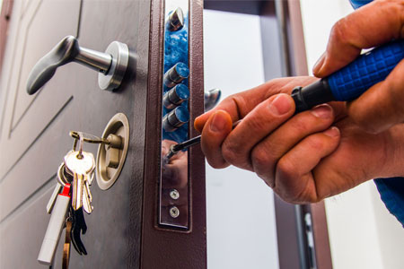 Installation de porte blindée