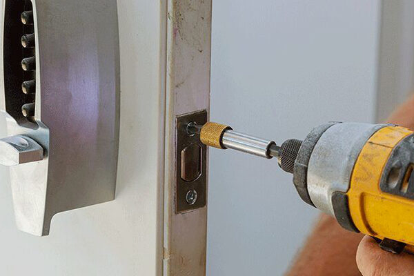 faire-remplacer-la-serrure-de-sa-porte-par-un-specialiste-a-annecy